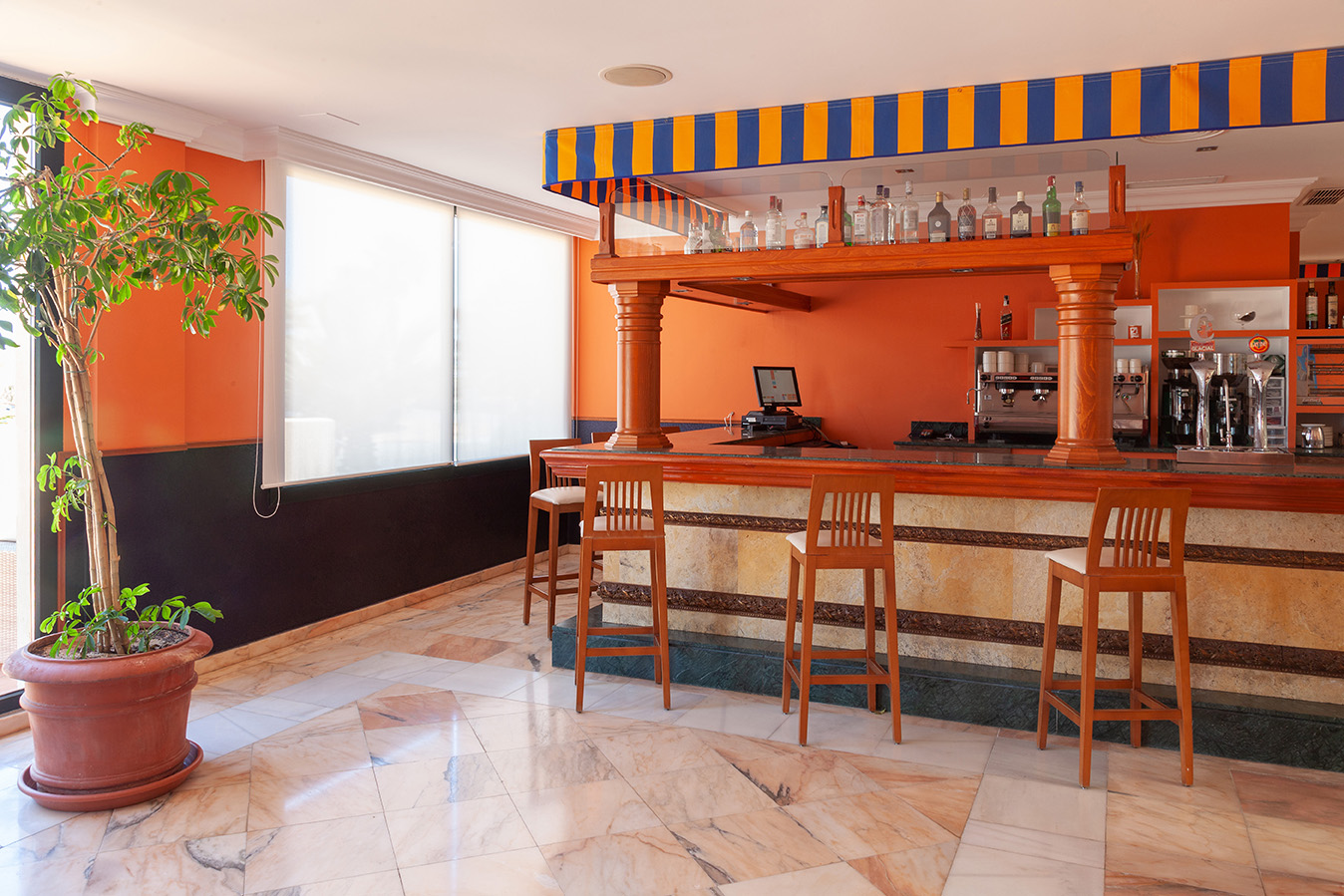 001_alta_playamarina Bar Recepción.jpg